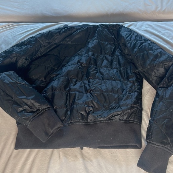 Lululemon Flip It & Reverse It Jacket
Black 4 - Picture 9 of 9